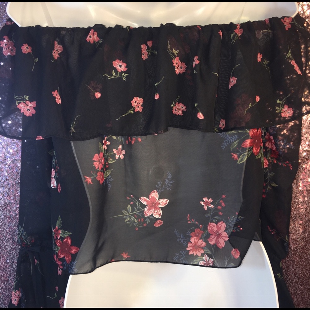 Juniors' Printed Off-The-Shoulder Ruffle Blouse - Picture 4 of 7